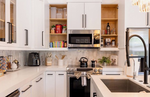 Sunset House | Private Resort Stay - Insta-Worthy Miami Vacation