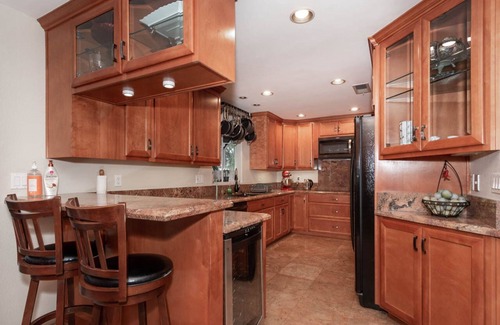 Old Poway Villa | Private Resort style villa at San Diego-heated salt pool-Hot Tub-86" TV