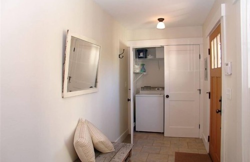 Upper Telegraph House | Private retreat in the heart of Rockridge. Go to everything!