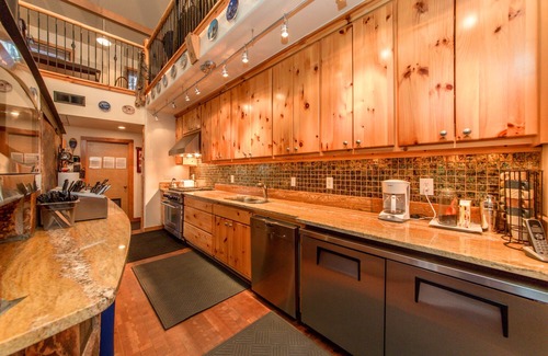 Cle Elum Cabin | Private Retreat in the Woods on 20 Acres! Grand Lodge with 8 Studio Cabins!