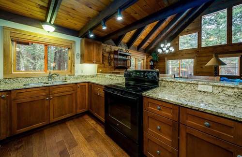 Rowleys Bay House | Private Retreat in the Woods