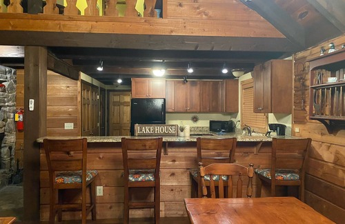 Rowleys Bay House | Private Retreat in the Woods
