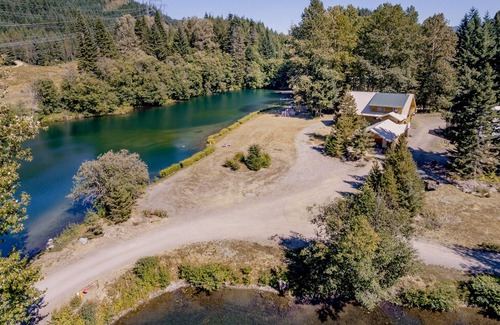 Easton Resort | Private Retreat lodge, 6 cabins, RV Park, Tents sites on 54 acres with 4 lakes