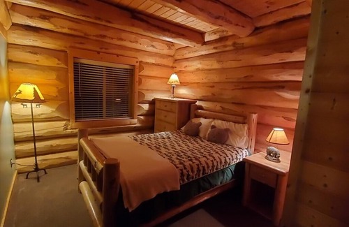 Easton Resort | Private Retreat lodge, 6 cabins, RV Park, Tents sites on 54 acres with 4 lakes