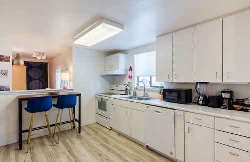 North Beacon Hill House | Private Retreat Near Seattle Port, Transit, Downtown & Stadiums! Free Parking