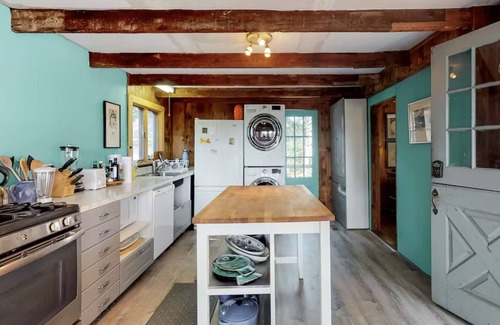Truro House | Private retreat, sleeps 10, walk to ocean beach