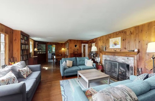 Truro House | Private retreat, sleeps 10, walk to ocean beach