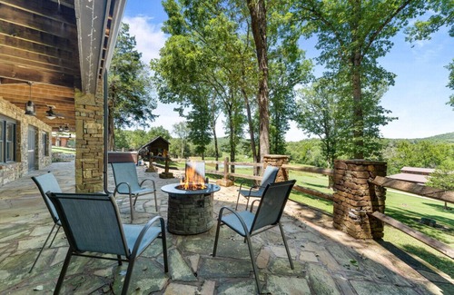 Saddlebrooke House | Private Retreat with Majestic Views - Just 15 Minutes from Branson