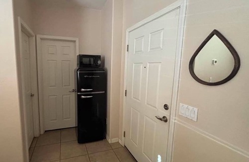 South Mountain House | Private Retro Pad~Quiet & Mod Vibe~15 min to Downtown & Airport
