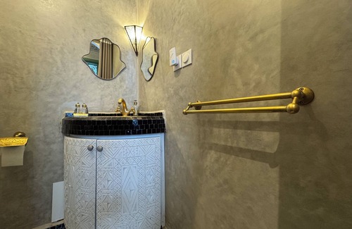 Mechouar-Kasbah House | Private Riad, pool, staff, and roof in Marrakech Kasbah, secure area.