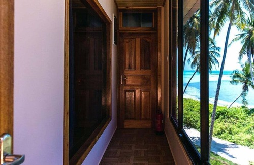 Centara Grand Island House | Private room - Beachfront villa in Dhangethi (bnb)