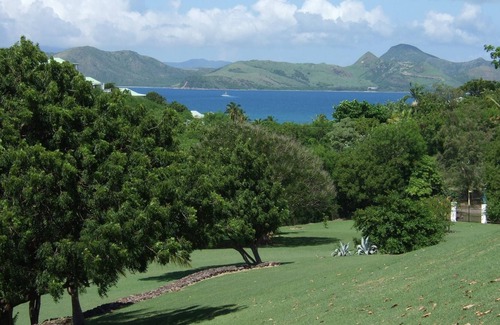 Cades Bay House | Private romantic retreat, ideally located, panoramic views, walk to the beach.