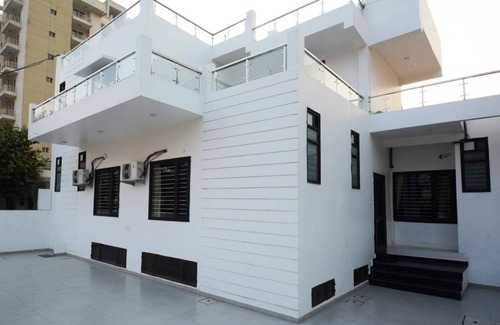 Faridabad Resort | Private room ∙ 2 guests