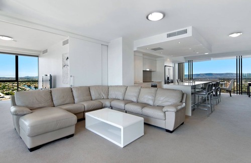 Broadbeach Apartment | Private Rooftop Spa Penthouse apartment - Sierra Grand - CoastHM