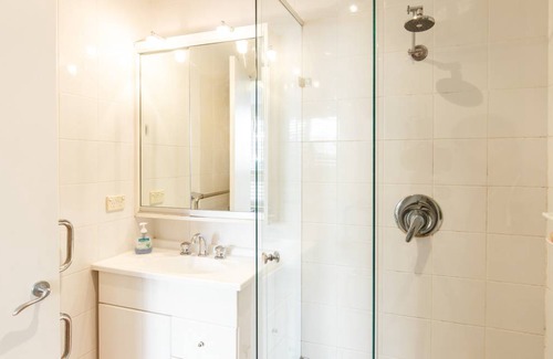 Longueville Resort | Private room ∙ 1 guest