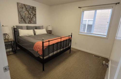 Auburn Bay Resort | Private room ∙ 1 guest