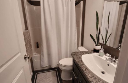 Auburn Bay Resort | Private room ∙ 1 guest
