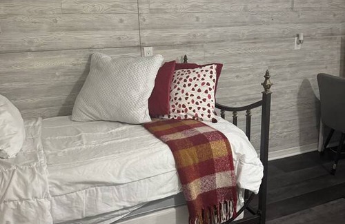 North York Resort | Private room ∙ 1 guest