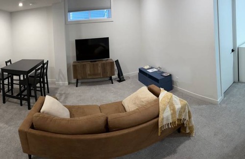 Calgary Resort | Private room ∙ 1 guest