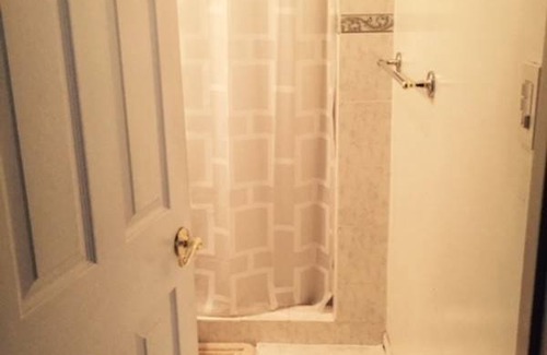 Burbank Resort | Private room ∙ 1 guest