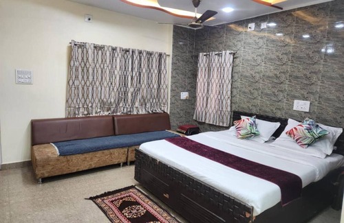Mount Abu Apartment | Private Room 1 - Paddy's Luxurious Home Stay