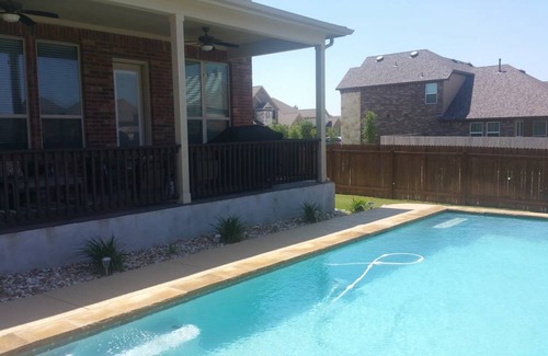 Pflugerville Resort | Private room ∙ 1 guest