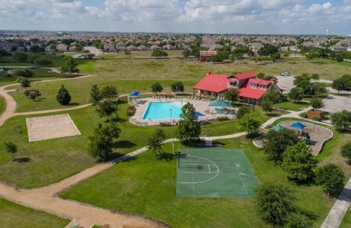 Pflugerville Resort | Private room ∙ 1 guest