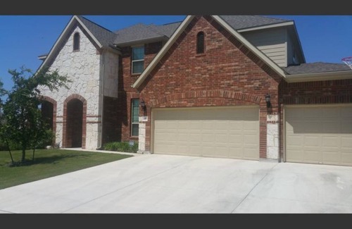 Pflugerville Resort | Private room ∙ 1 guest