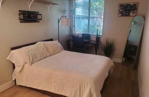 West Alameda Resort | Private room ∙ 1 guest