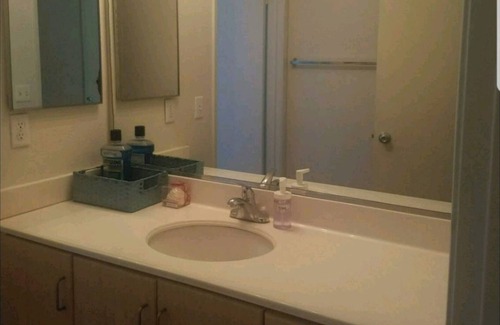 Boyle Heights House | Private room 2/3 near DTLA & USC! Steps to Metro