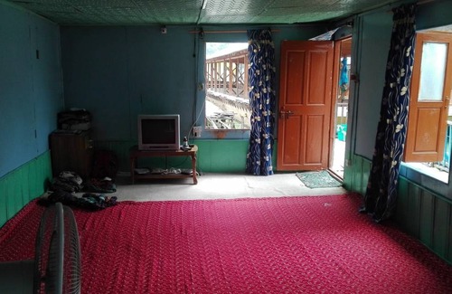 Dal Lake Cabin | Private room ∙ 2 guests