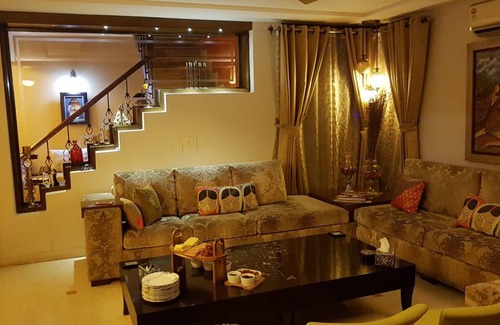 DLF Phase 5 Resort | Private room ∙ 2 guests