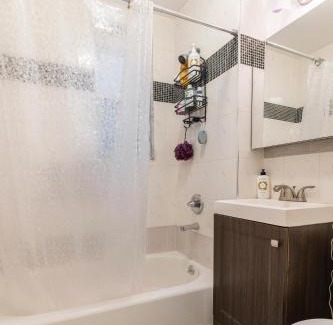 Queens House | Private Room - 23 Minutes to Times Square