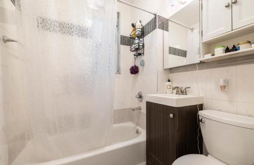 Queens House | Private Room - 23 Minutes to Times Square