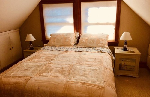 Jamestown Resort | Private room ∙ 3 guests