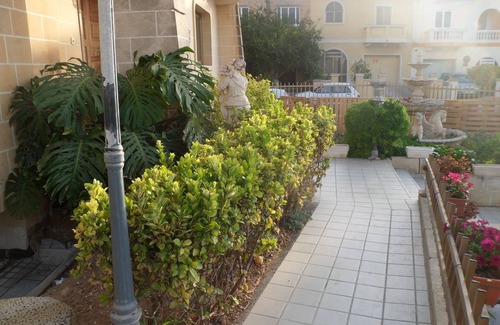 Attard Resort | Private room ∙ 3 guests