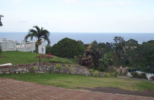Runaway Bay Resort | Private room ∙ 3 guests