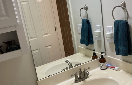 McAlpine House | Private room and bathroom in a popular location.