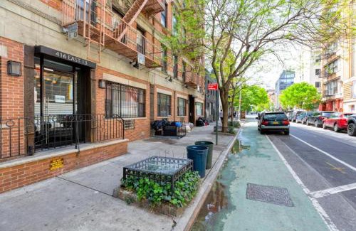 Ukrainian Village Apartment | Private Room at a shared Apartment at the Heart of East Village