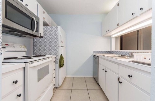 Gainesville Apartment | Private Room/bathroom in 4b/4b student condo, Near UF, Shand