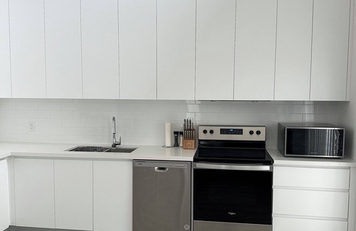 LaSalle Condo | Private Room & Bathroom(Ensuite) in Luxury Penthouse,Windsor/Lasalle