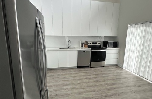 LaSalle Condo | Private Room & Bathroom(Ensuite) in Luxury Penthouse,Windsor/Lasalle