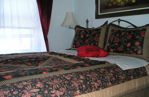 Niagara Falls Resort | Private room ∙ 6 guests