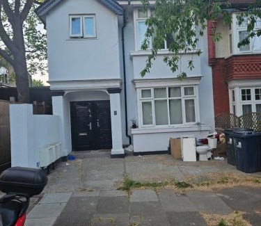 Ealing Common House | Private Room Direct Travel Heathrow & Central Ldn