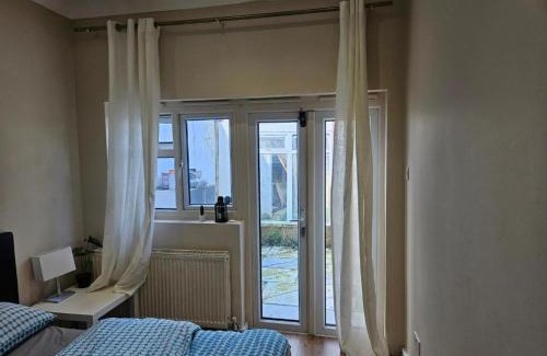 Ealing Common House | Private Room Direct Travel Heathrow & Central Ldn