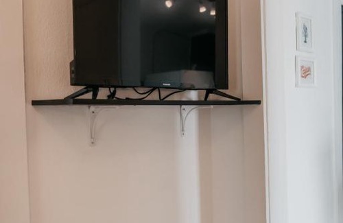 Freetown - Port Rico Apartment | Private Room - Downtown 1BR 1Bath