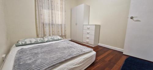 Nulsen House | Private room for couple in Esperance