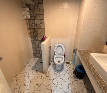 Wat Ket Apartment | Private room hosted by Boyce 415