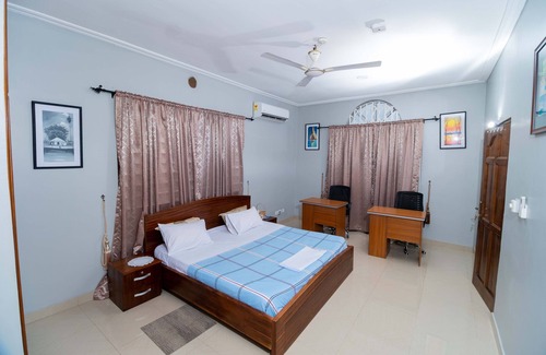 Patang West Apartment | Private Room in a 3 bedroom House, Oyarifa, Accra with Wifi Backup Generator