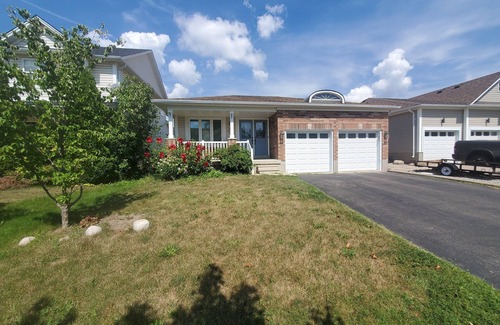 Brantford House | Private room in a Cozy bungalow